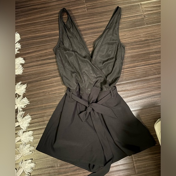 Guess Romper size 4 black - Picture 1 of 2